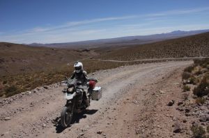 Christy is 1,65m, learned to ride not a year before the trip and had no issues handling the bike.